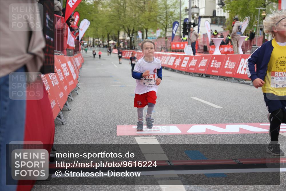 25.04.2026 - Das Zehntel Strokosch-Dieckow http://msf.ph/oto/9616224 25.04.2026 09:08:56 Ziel 1060, 1065, 1855, 2689, 2692, 2697, 2699, 2837, 3497 meine-sportfotos.de