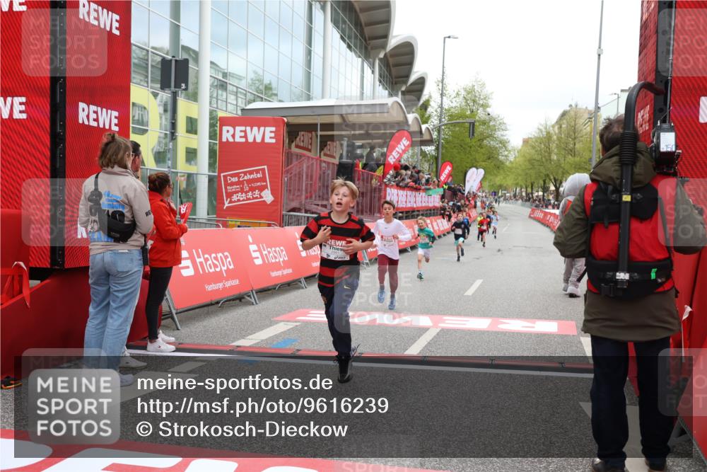 25.04.2026 - Das Zehntel Strokosch-Dieckow http://msf.ph/oto/9616239 25.04.2026 08:48:10 Ziel 2005, 2981, 3402 meine-sportfotos.de