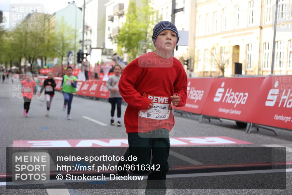 25.04.2026 - Das Zehntel Strokosch-Dieckow http://msf.ph/oto/9616342 25.04.2026 09:09:44 Ziel 1378, 2199 meine-sportfotos.de