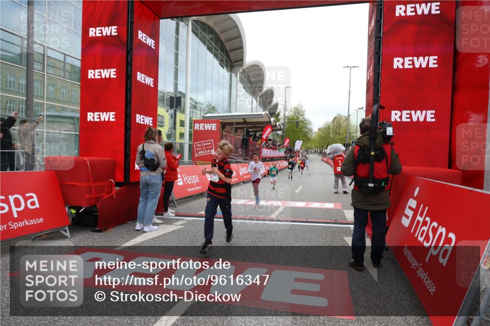 25.04.2026 - Das Zehntel Strokosch-Dieckow http://msf.ph/oto/9616347 25.04.2026 08:48:10 Ziel 2005, 2981, 3402 meine-sportfotos.de