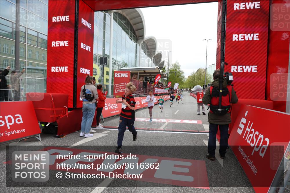 25.04.2026 - Das Zehntel Strokosch-Dieckow http://msf.ph/oto/9616362 25.04.2026 08:48:10 Ziel 2005, 2981, 3402 meine-sportfotos.de