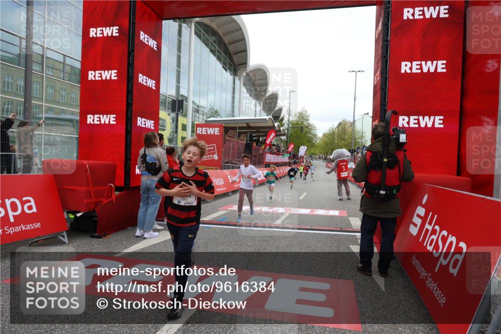 25.04.2026 - Das Zehntel Strokosch-Dieckow http://msf.ph/oto/9616384 25.04.2026 08:48:10 Ziel 2005, 2981, 3402 meine-sportfotos.de