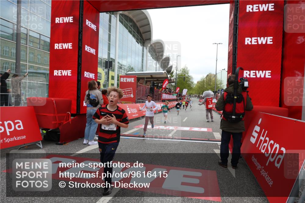 25.04.2026 - Das Zehntel Strokosch-Dieckow http://msf.ph/oto/9616415 25.04.2026 08:48:10 Ziel 2005, 2981, 3402 meine-sportfotos.de