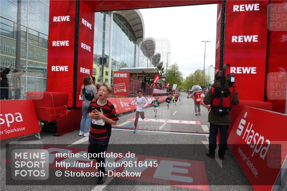 25.04.2026 - Das Zehntel Strokosch-Dieckow http://msf.ph/oto/9616445 25.04.2026 08:48:10 Ziel 2005, 2981, 3402 meine-sportfotos.de
