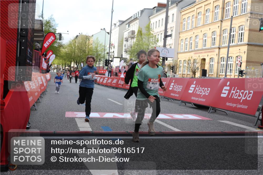 25.04.2026 - Das Zehntel Strokosch-Dieckow http://msf.ph/oto/9616517 25.04.2026 09:10:17 Ziel 1445, 1615, 1617 meine-sportfotos.de