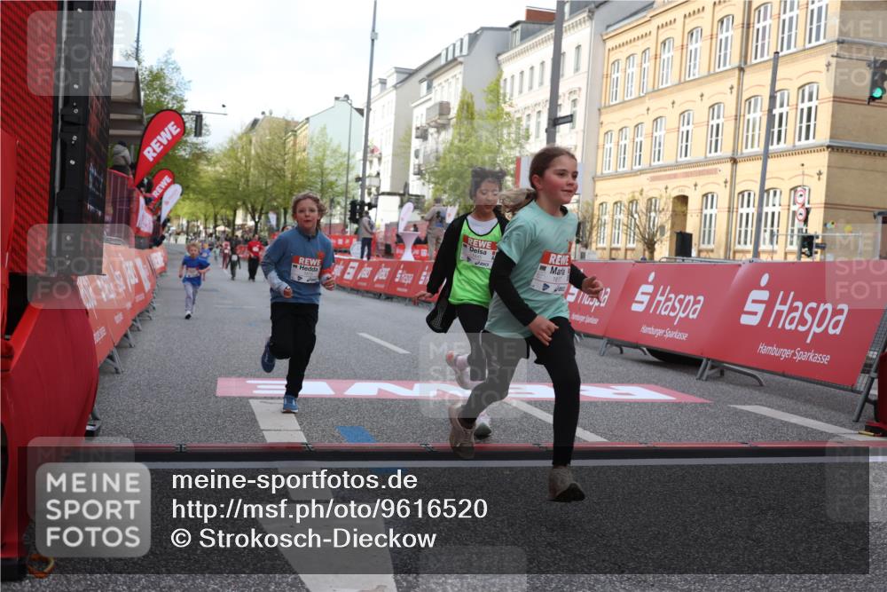 25.04.2026 - Das Zehntel Strokosch-Dieckow http://msf.ph/oto/9616520 25.04.2026 09:10:17 Ziel 1445, 1615, 1617 meine-sportfotos.de