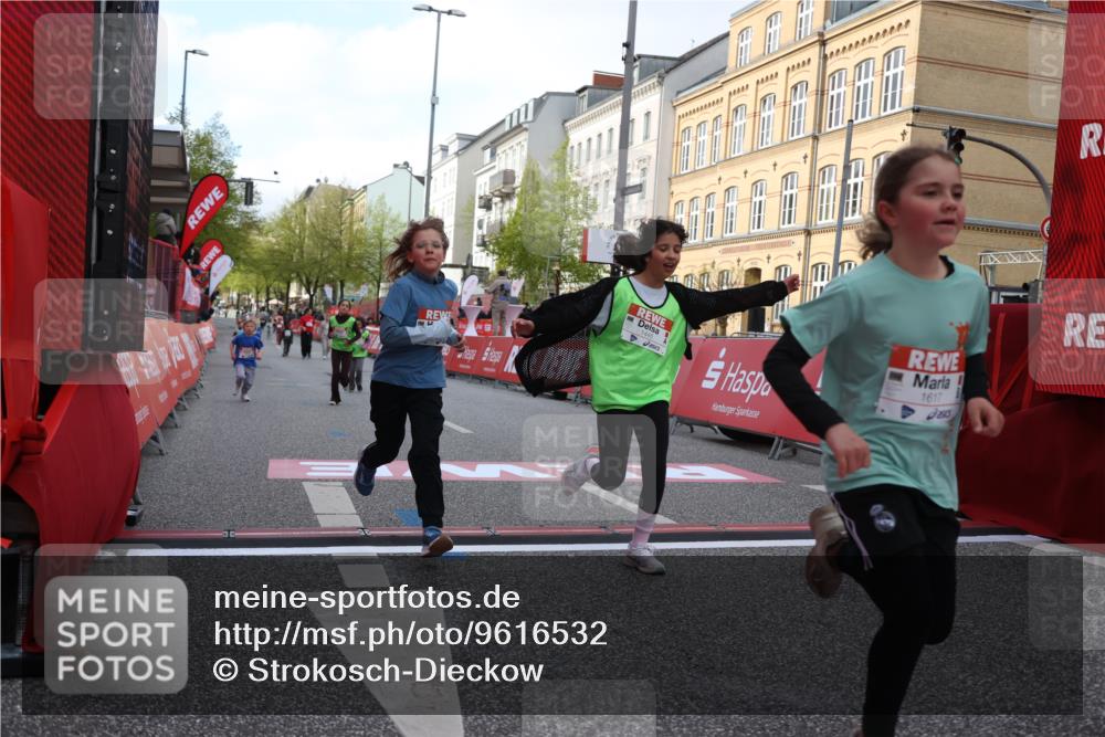 25.04.2026 - Das Zehntel Strokosch-Dieckow http://msf.ph/oto/9616532 25.04.2026 09:10:18 Ziel 1445, 1615, 1617 meine-sportfotos.de