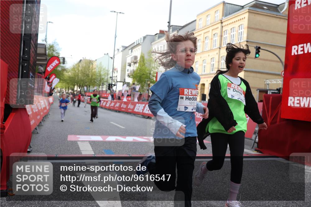 25.04.2026 - Das Zehntel Strokosch-Dieckow http://msf.ph/oto/9616547 25.04.2026 09:10:18 Ziel 1445, 1615, 1617 meine-sportfotos.de