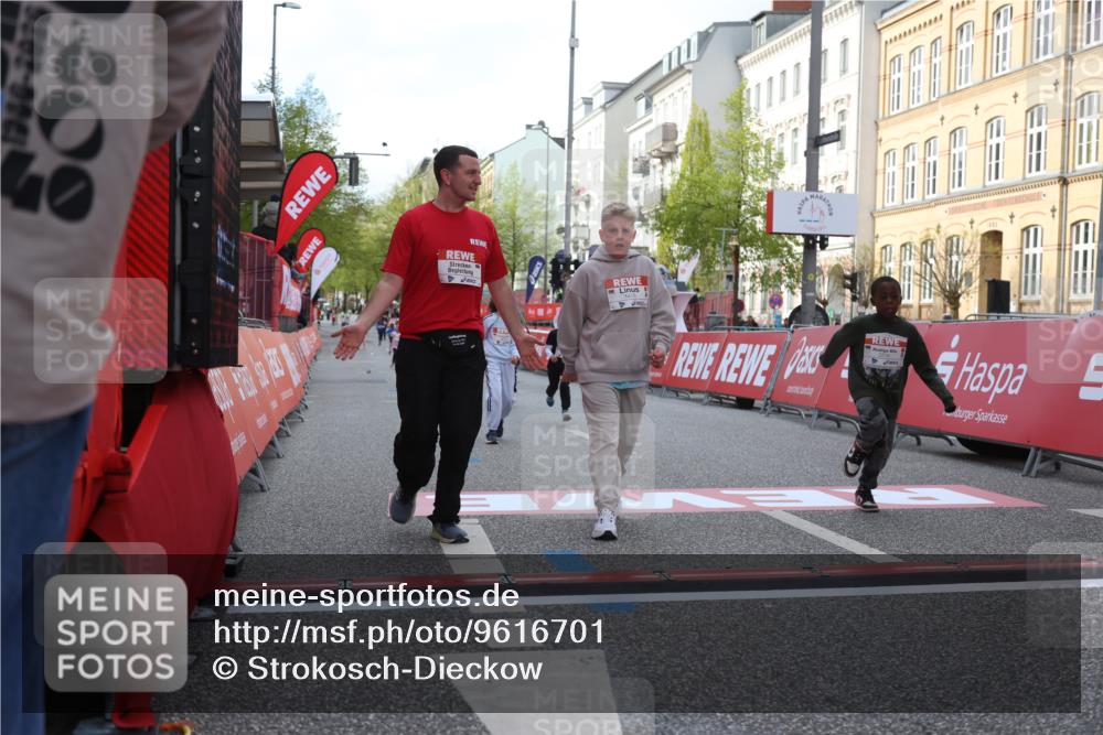25.04.2026 - Das Zehntel Strokosch-Dieckow http://msf.ph/oto/9616701 25.04.2026 09:10:37 Ziel 1069, 1476, 2535, 3754, 3772 meine-sportfotos.de