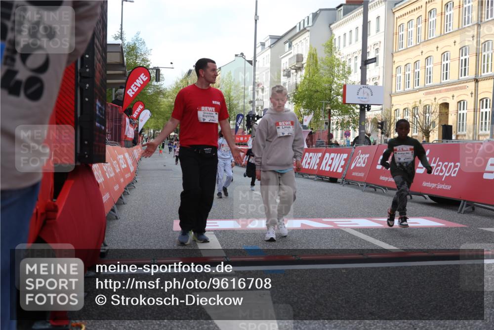 25.04.2026 - Das Zehntel Strokosch-Dieckow http://msf.ph/oto/9616708 25.04.2026 09:10:37 Ziel 1069, 1476, 2535, 3754, 3772 meine-sportfotos.de