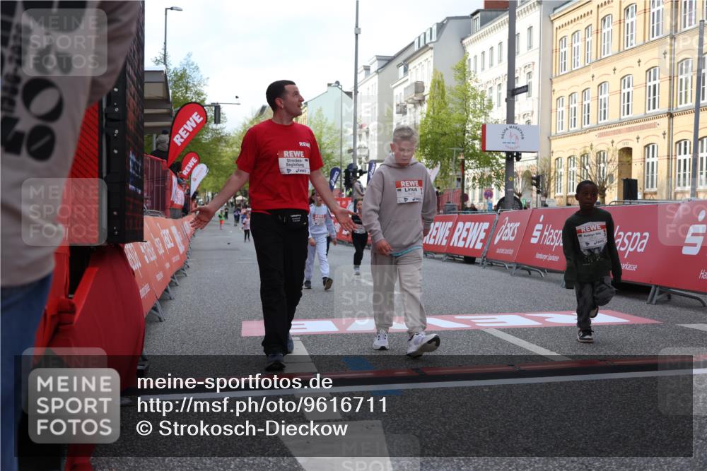 25.04.2026 - Das Zehntel Strokosch-Dieckow http://msf.ph/oto/9616711 25.04.2026 09:10:37 Ziel 1069, 1476, 2535, 3754, 3772 meine-sportfotos.de