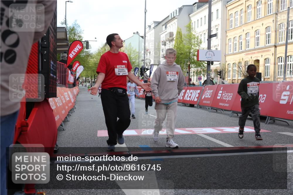 25.04.2026 - Das Zehntel Strokosch-Dieckow http://msf.ph/oto/9616745 25.04.2026 09:10:37 Ziel 1069, 1476, 2535, 3754, 3772 meine-sportfotos.de