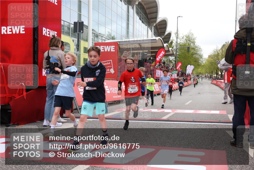 25.04.2026 - Das Zehntel Strokosch-Dieckow http://msf.ph/oto/9616775 25.04.2026 08:48:15 Ziel 1184, 1223, 1246, 2005, 2981, 3402, 4022, 4024, 4070 meine-sportfotos.de