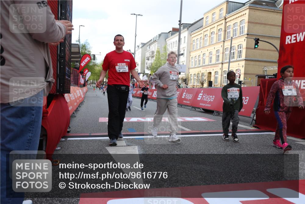 25.04.2026 - Das Zehntel Strokosch-Dieckow http://msf.ph/oto/9616776 25.04.2026 09:10:38 Ziel 1069, 1476, 2186, 2535, 3754, 3772 meine-sportfotos.de