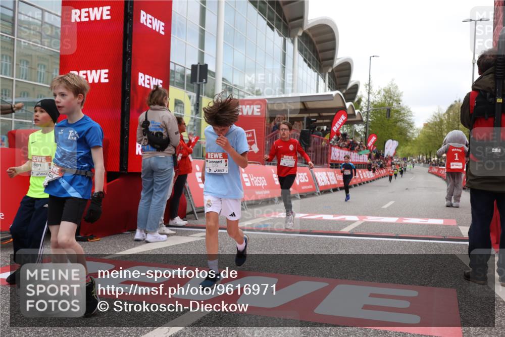 25.04.2026 - Das Zehntel Strokosch-Dieckow http://msf.ph/oto/9616971 25.04.2026 08:48:17 Ziel 1184, 1223, 1246, 2005, 2611, 3402, 4022, 4024, 4070 meine-sportfotos.de