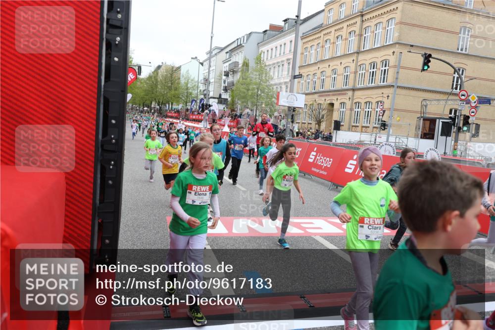 25.04.2026 - Das Zehntel Strokosch-Dieckow http://msf.ph/oto/9617183 25.04.2026 11:01:09 Ziel 5197, 5200, 5204, 5208, 5218, 5236, 5436, 5439, 5538, 5574, 5681, 5835, 5841, 5842, 5844, 5852, 5900, 6179, 6314, 6344, 6384, 6633, 6650, 6853, 7015, 7045, 7275, 7283, 7338, 7730, 7775, 7819, 7846, 8017 meine-sportfotos.de