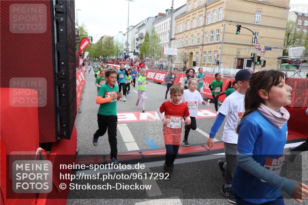 25.04.2026 - Das Zehntel Strokosch-Dieckow http://msf.ph/oto/9617292 25.04.2026 11:01:08 Ziel 5197, 5200, 5204, 5208, 5236, 5436, 5439, 5538, 5574, 5681, 5841, 5842, 5844, 5900, 5983, 6179, 6314, 6384, 6633, 6650, 6853, 7015, 7045, 7275, 7283, 7338, 7730, 7775, 7819, 7846, 8017 meine-sportfotos.de