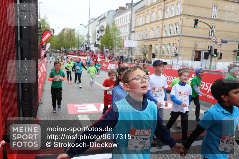 25.04.2026 - Das Zehntel Strokosch-Dieckow http://msf.ph/oto/9617315 25.04.2026 11:01:07 Ziel 5200, 5204, 5208, 5236, 5389, 5436, 5439, 5538, 5574, 5681, 5841, 5842, 5844, 5983, 6179, 6314, 6362, 6366, 6384, 6390, 6633, 6650, 6853, 6872, 7015, 7045, 7338, 7521, 7730, 7775, 7819, 7846 meine-sportfotos.de