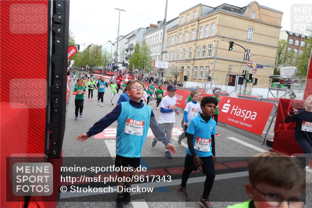 25.04.2026 - Das Zehntel Strokosch-Dieckow http://msf.ph/oto/9617343 25.04.2026 11:01:07 Ziel 5200, 5204, 5208, 5236, 5389, 5436, 5439, 5538, 5574, 5681, 5841, 5842, 5844, 5983, 6179, 6314, 6362, 6366, 6384, 6390, 6633, 6650, 6853, 6872, 7015, 7045, 7338, 7521, 7730, 7775, 7819, 7846 meine-sportfotos.de