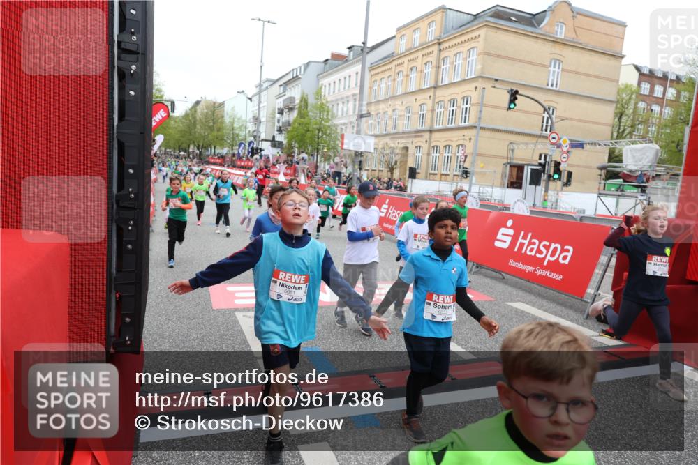 25.04.2026 - Das Zehntel Strokosch-Dieckow http://msf.ph/oto/9617386 25.04.2026 11:01:06 Ziel 5045, 5200, 5204, 5208, 5389, 5436, 5439, 5538, 5541, 5574, 5681, 5841, 5842, 5844, 5983, 6179, 6314, 6362, 6366, 6384, 6390, 6516, 6633, 6853, 6872, 6896, 7015, 7045, 7329, 7338, 7521, 7730, 7775, 7819 meine-sportfotos.de