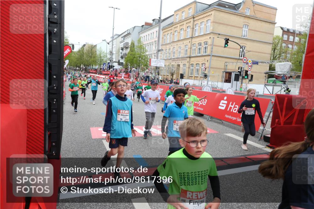 25.04.2026 - Das Zehntel Strokosch-Dieckow http://msf.ph/oto/9617396 25.04.2026 11:01:06 Ziel 5045, 5200, 5204, 5208, 5389, 5436, 5439, 5538, 5541, 5574, 5681, 5841, 5842, 5844, 5983, 6179, 6314, 6362, 6366, 6384, 6390, 6516, 6633, 6853, 6872, 6896, 7015, 7045, 7329, 7338, 7521, 7730, 7775, 7819 meine-sportfotos.de