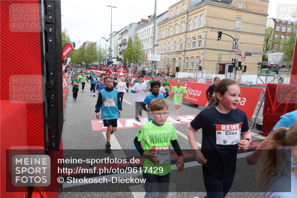 25.04.2026 - Das Zehntel Strokosch-Dieckow http://msf.ph/oto/9617429 25.04.2026 11:01:06 Ziel 5045, 5200, 5204, 5208, 5389, 5436, 5439, 5538, 5541, 5574, 5681, 5841, 5842, 5844, 5983, 6179, 6314, 6362, 6366, 6384, 6390, 6516, 6633, 6853, 6872, 6896, 7015, 7045, 7329, 7338, 7521, 7730, 7775, 7819 meine-sportfotos.de