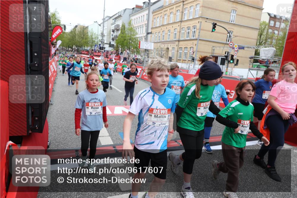 25.04.2026 - Das Zehntel Strokosch-Dieckow http://msf.ph/oto/9617607 25.04.2026 11:01:04 Ziel 5045, 5200, 5208, 5389, 5436, 5538, 5541, 5574, 5681, 5983, 6314, 6362, 6366, 6384, 6390, 6492, 6516, 6633, 6648, 6853, 6872, 6896, 7015, 7029, 7045, 7098, 7119, 7329, 7338, 7346, 7521, 7730, 7850 meine-sportfotos.de