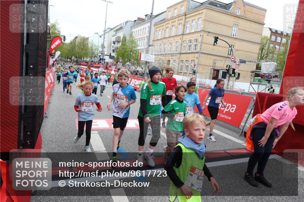 25.04.2026 - Das Zehntel Strokosch-Dieckow http://msf.ph/oto/9617723 25.04.2026 11:01:03 Ziel 5045, 5155, 5163, 5389, 5436, 5538, 5541, 5574, 5681, 5983, 6214, 6320, 6362, 6366, 6384, 6390, 6492, 6516, 6631, 6648, 6872, 6896, 7015, 7029, 7045, 7098, 7119, 7329, 7338, 7346, 7376, 7521, 7730, 7850 meine-sportfotos.de