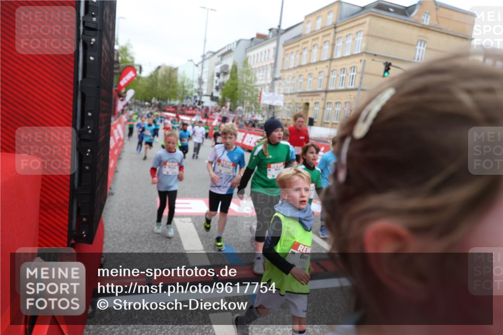 25.04.2026 - Das Zehntel Strokosch-Dieckow http://msf.ph/oto/9617754 25.04.2026 11:01:03 Ziel 5045, 5155, 5163, 5389, 5436, 5538, 5541, 5574, 5681, 5983, 6214, 6320, 6362, 6366, 6384, 6390, 6492, 6516, 6631, 6648, 6872, 6896, 7015, 7029, 7045, 7098, 7119, 7329, 7338, 7346, 7376, 7521, 7730, 7850 meine-sportfotos.de