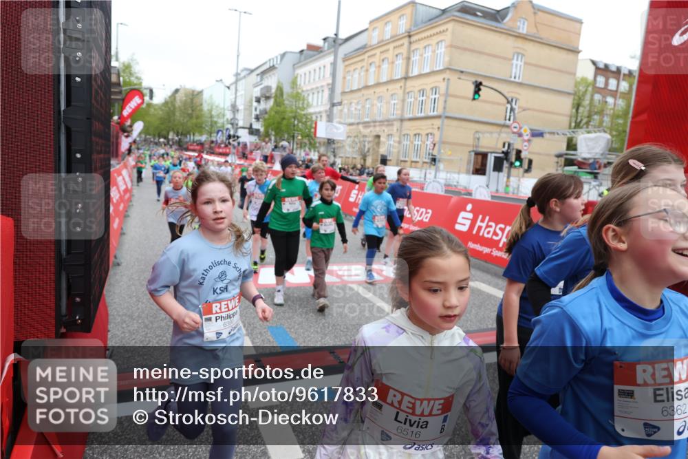 25.04.2026 - Das Zehntel Strokosch-Dieckow http://msf.ph/oto/9617833 25.04.2026 11:01:02 Ziel 5045, 5094, 5155, 5163, 5389, 5436, 5538, 5541, 5983, 6214, 6218, 6320, 6362, 6366, 6384, 6390, 6492, 6516, 6572, 6631, 6648, 6872, 6896, 7015, 7029, 7045, 7098, 7119, 7329, 7338, 7346, 7376, 7411, 7521, 7730, 7850 meine-sportfotos.de