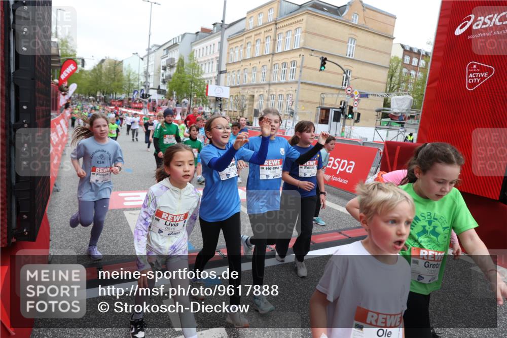 25.04.2026 - Das Zehntel Strokosch-Dieckow http://msf.ph/oto/9617888 25.04.2026 11:01:01 Ziel 5045, 5094, 5155, 5163, 5389, 5408, 5436, 5438, 5538, 5541, 5983, 6214, 6218, 6320, 6362, 6366, 6384, 6390, 6492, 6516, 6572, 6631, 6648, 6872, 6896, 6975, 7029, 7098, 7119, 7329, 7346, 7376, 7411, 7521, 7730, 7850 meine-sportfotos.de