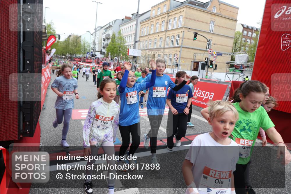 25.04.2026 - Das Zehntel Strokosch-Dieckow http://msf.ph/oto/9617898 25.04.2026 11:01:01 Ziel 5045, 5094, 5155, 5163, 5389, 5408, 5436, 5438, 5538, 5541, 5983, 6214, 6218, 6320, 6362, 6366, 6384, 6390, 6492, 6516, 6572, 6631, 6648, 6872, 6896, 6975, 7029, 7098, 7119, 7329, 7346, 7376, 7411, 7521, 7730, 7850 meine-sportfotos.de