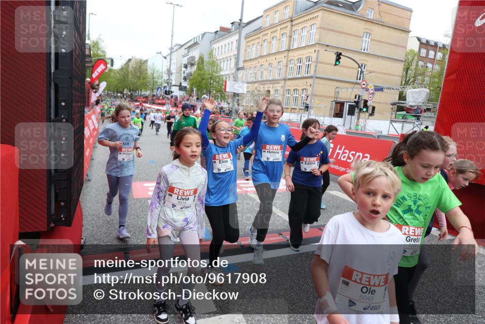25.04.2026 - Das Zehntel Strokosch-Dieckow http://msf.ph/oto/9617908 25.04.2026 11:01:01 Ziel 5045, 5094, 5155, 5163, 5389, 5408, 5436, 5438, 5538, 5541, 5983, 6214, 6218, 6320, 6362, 6366, 6384, 6390, 6492, 6516, 6572, 6631, 6648, 6872, 6896, 6975, 7029, 7098, 7119, 7329, 7346, 7376, 7411, 7521, 7730, 7850 meine-sportfotos.de