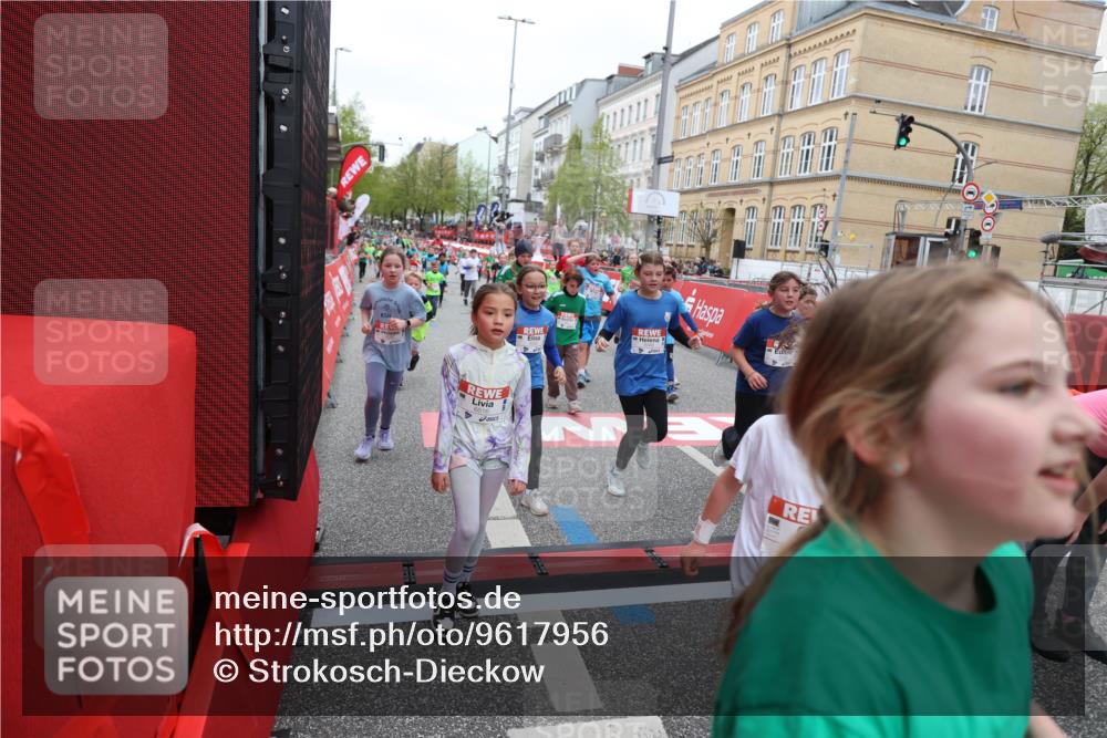 25.04.2026 - Das Zehntel Strokosch-Dieckow http://msf.ph/oto/9617956 25.04.2026 11:01:01 Ziel 5045, 5094, 5155, 5163, 5389, 5408, 5436, 5438, 5538, 5541, 5983, 6214, 6218, 6320, 6362, 6366, 6384, 6390, 6492, 6516, 6572, 6631, 6648, 6872, 6896, 6975, 7029, 7098, 7119, 7329, 7346, 7376, 7411, 7521, 7730, 7850 meine-sportfotos.de