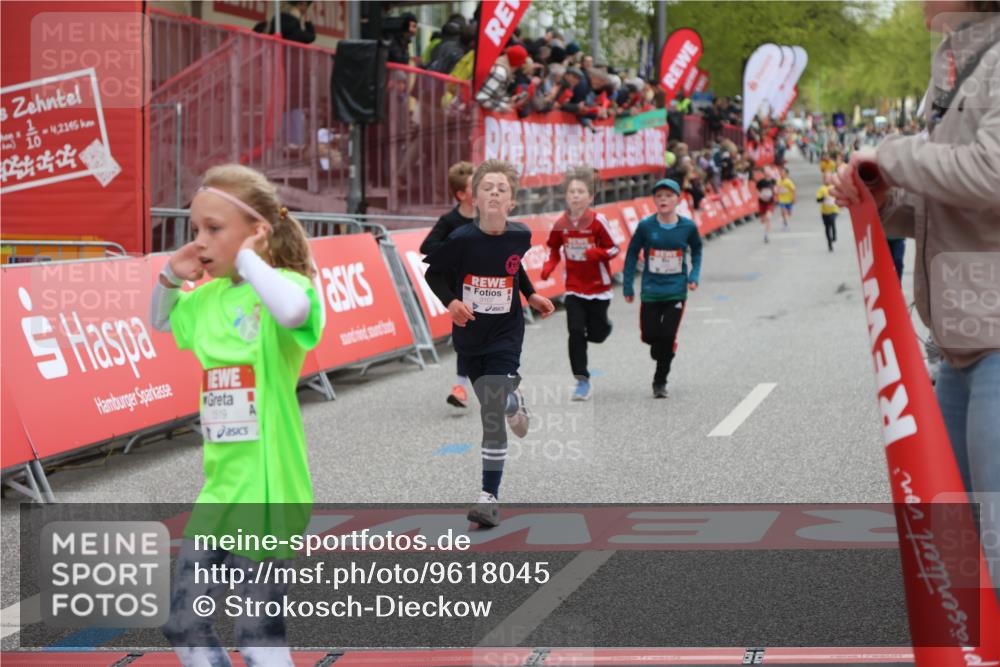 25.04.2026 - Das Zehntel Strokosch-Dieckow http://msf.ph/oto/9618045 25.04.2026 08:48:42 Ziel 1519, 3107, 3394, 3408, 3410 meine-sportfotos.de
