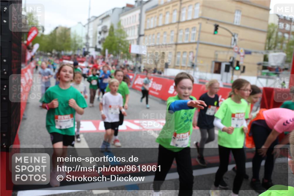 25.04.2026 - Das Zehntel Strokosch-Dieckow http://msf.ph/oto/9618061 25.04.2026 11:01:00 Ziel 5045, 5094, 5155, 5163, 5358, 5389, 5408, 5438, 5541, 5983, 6214, 6218, 6320, 6362, 6366, 6390, 6492, 6516, 6572, 6631, 6648, 6872, 6896, 6975, 7029, 7098, 7119, 7329, 7346, 7376, 7411, 7521, 7850, 7876 meine-sportfotos.de