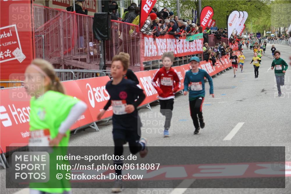 25.04.2026 - Das Zehntel Strokosch-Dieckow http://msf.ph/oto/9618087 25.04.2026 08:48:43 Ziel 1519, 3107, 3394, 3408, 3410 meine-sportfotos.de