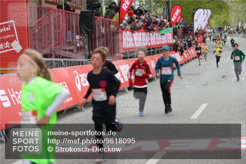 25.04.2026 - Das Zehntel Strokosch-Dieckow http://msf.ph/oto/9618095 25.04.2026 08:48:43 Ziel 1519, 3107, 3394, 3408, 3410 meine-sportfotos.de