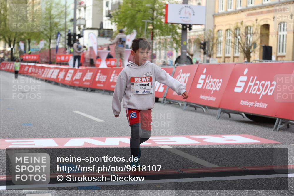 25.04.2026 - Das Zehntel Strokosch-Dieckow http://msf.ph/oto/9618107 25.04.2026 09:11:28 Ziel 1903, 2549 meine-sportfotos.de