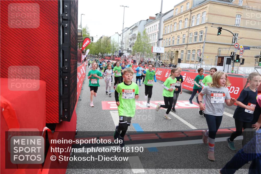 25.04.2026 - Das Zehntel Strokosch-Dieckow http://msf.ph/oto/9618190 25.04.2026 11:00:59 Ziel 5045, 5094, 5155, 5163, 5297, 5301, 5358, 5389, 5408, 5438, 5541, 5767, 6214, 6218, 6305, 6306, 6320, 6362, 6366, 6390, 6492, 6516, 6572, 6631, 6648, 6872, 6896, 6975, 7029, 7098, 7119, 7329, 7346, 7376, 7411, 7521, 7850, 7876 meine-sportfotos.de