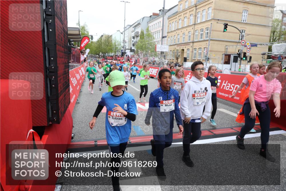 25.04.2026 - Das Zehntel Strokosch-Dieckow http://msf.ph/oto/9618269 25.04.2026 11:00:58 Ziel 5045, 5094, 5155, 5163, 5297, 5301, 5358, 5408, 5438, 5541, 5767, 6214, 6218, 6270, 6274, 6305, 6306, 6320, 6492, 6516, 6572, 6631, 6648, 6896, 6975, 7029, 7076, 7081, 7098, 7119, 7329, 7346, 7376, 7411, 7850, 7876 meine-sportfotos.de