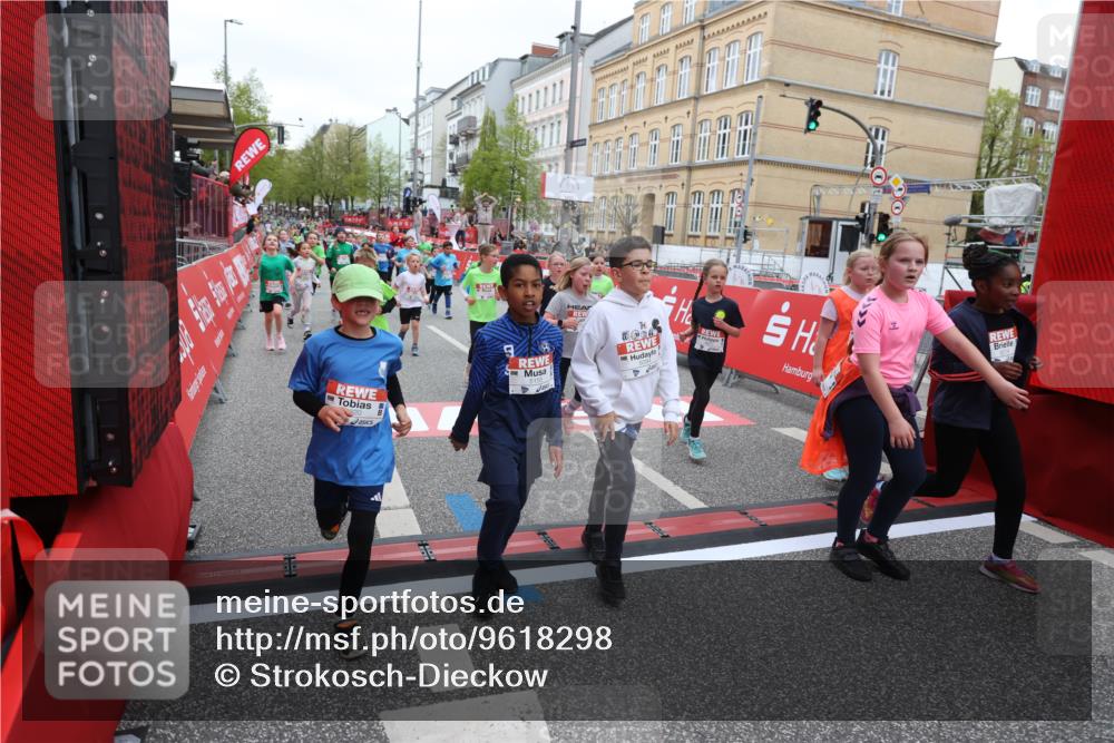 25.04.2026 - Das Zehntel Strokosch-Dieckow http://msf.ph/oto/9618298 25.04.2026 11:00:57 Ziel 5094, 5155, 5163, 5164, 5297, 5301, 5358, 5408, 5438, 5460, 5767, 6214, 6218, 6270, 6274, 6305, 6306, 6320, 6427, 6492, 6572, 6608, 6631, 6648, 6975, 7029, 7076, 7081, 7098, 7119, 7346, 7376, 7411, 7850, 7876 meine-sportfotos.de