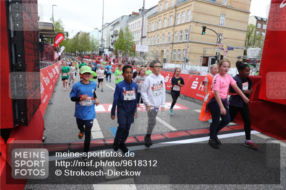 25.04.2026 - Das Zehntel Strokosch-Dieckow http://msf.ph/oto/9618312 25.04.2026 11:00:57 Ziel 5094, 5155, 5163, 5164, 5297, 5301, 5358, 5408, 5438, 5460, 5767, 6214, 6218, 6270, 6274, 6305, 6306, 6320, 6427, 6492, 6572, 6608, 6631, 6648, 6975, 7029, 7076, 7081, 7098, 7119, 7346, 7376, 7411, 7850, 7876 meine-sportfotos.de