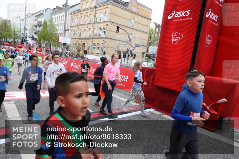 25.04.2026 - Das Zehntel Strokosch-Dieckow http://msf.ph/oto/9618333 25.04.2026 11:00:57 Ziel 5094, 5155, 5163, 5164, 5297, 5301, 5358, 5408, 5438, 5460, 5767, 6214, 6218, 6270, 6274, 6305, 6306, 6320, 6427, 6492, 6572, 6608, 6631, 6648, 6975, 7029, 7076, 7081, 7098, 7119, 7346, 7376, 7411, 7850, 7876 meine-sportfotos.de