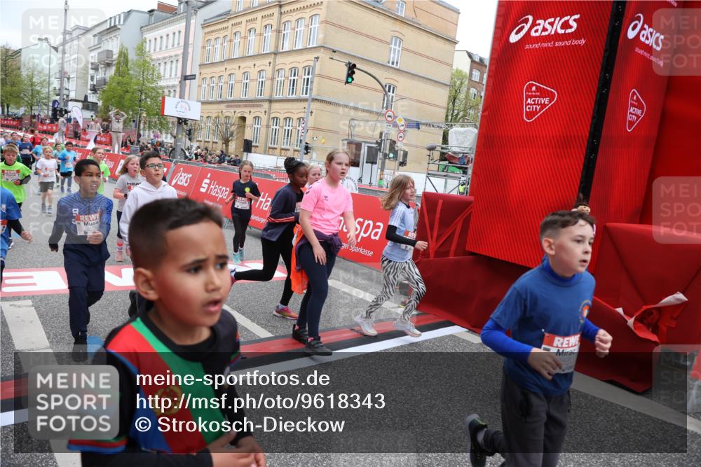 25.04.2026 - Das Zehntel Strokosch-Dieckow http://msf.ph/oto/9618343 25.04.2026 11:00:57 Ziel 5094, 5155, 5163, 5164, 5297, 5301, 5358, 5408, 5438, 5460, 5767, 6214, 6218, 6270, 6274, 6305, 6306, 6320, 6427, 6492, 6572, 6608, 6631, 6648, 6975, 7029, 7076, 7081, 7098, 7119, 7346, 7376, 7411, 7850, 7876 meine-sportfotos.de