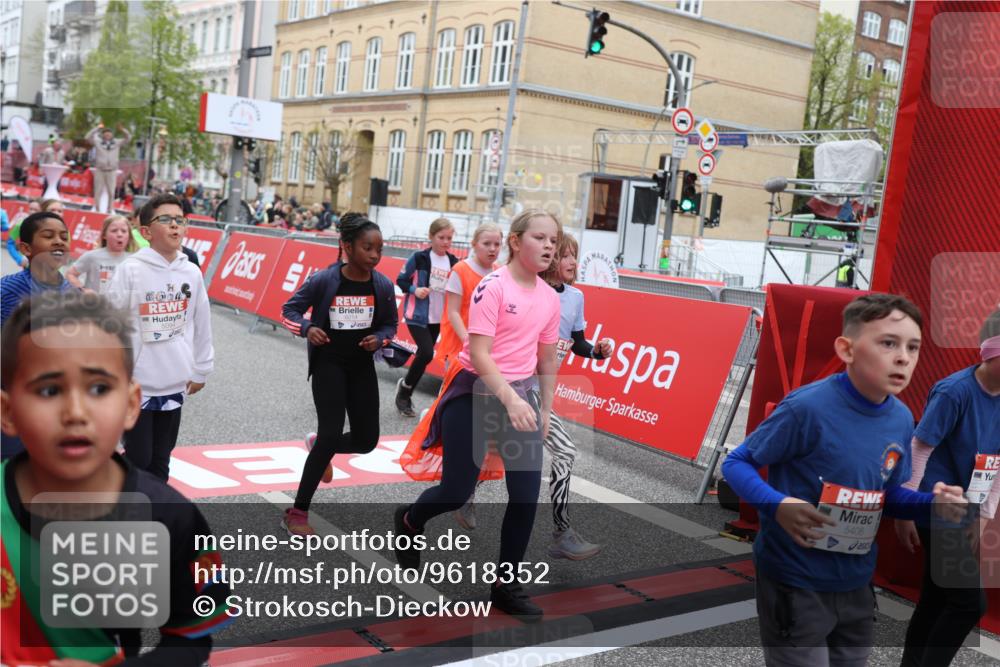 25.04.2026 - Das Zehntel Strokosch-Dieckow http://msf.ph/oto/9618352 25.04.2026 11:00:56 Ziel 5094, 5155, 5163, 5164, 5238, 5297, 5301, 5358, 5408, 5438, 5460, 5767, 6214, 6218, 6257, 6261, 6270, 6274, 6305, 6306, 6320, 6387, 6427, 6572, 6608, 6631, 6648, 6975, 7029, 7076, 7081, 7098, 7376, 7411, 7535, 7761, 7876 meine-sportfotos.de