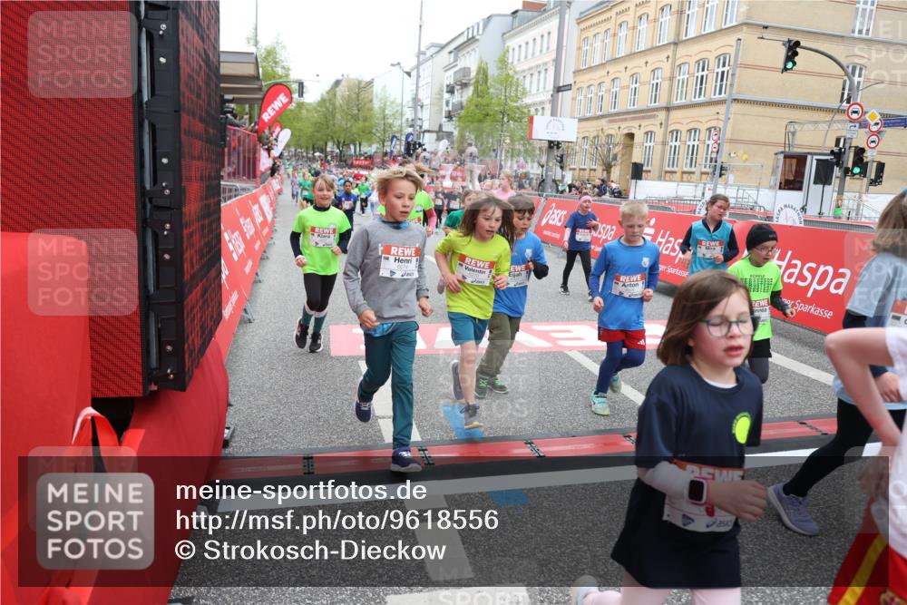 25.04.2026 - Das Zehntel Strokosch-Dieckow http://msf.ph/oto/9618556 25.04.2026 11:00:53 Ziel 5026, 5075, 5078, 5164, 5238, 5297, 5301, 5358, 5408, 5438, 5460, 5767, 5860, 6257, 6261, 6270, 6274, 6305, 6306, 6387, 6427, 6556, 6608, 6661, 6671, 6742, 6975, 7033, 7076, 7081, 7535, 7559, 7657, 7761, 7876 meine-sportfotos.de