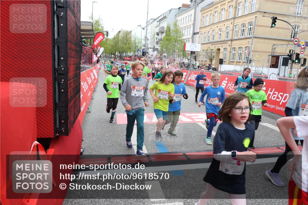 25.04.2026 - Das Zehntel Strokosch-Dieckow http://msf.ph/oto/9618570 25.04.2026 11:00:53 Ziel 5026, 5075, 5078, 5164, 5238, 5297, 5301, 5358, 5408, 5438, 5460, 5767, 5860, 6257, 6261, 6270, 6274, 6305, 6306, 6387, 6427, 6556, 6608, 6661, 6671, 6742, 6975, 7033, 7076, 7081, 7535, 7559, 7657, 7761, 7876 meine-sportfotos.de
