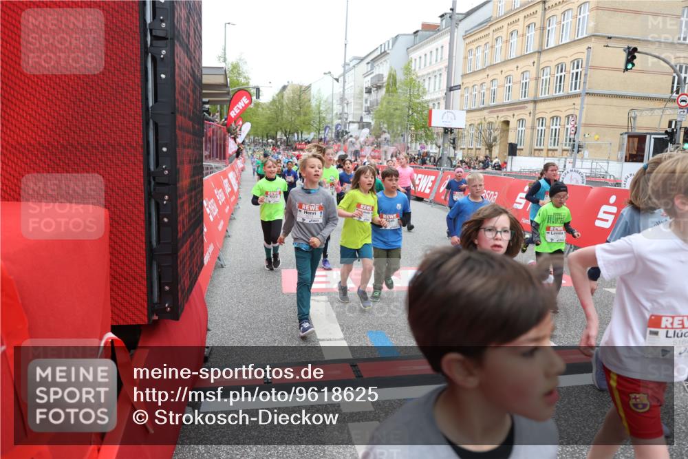 25.04.2026 - Das Zehntel Strokosch-Dieckow http://msf.ph/oto/9618625 25.04.2026 11:00:52 Ziel 5026, 5075, 5078, 5164, 5238, 5297, 5301, 5358, 5460, 5767, 5860, 6257, 6261, 6270, 6274, 6305, 6306, 6387, 6427, 6556, 6608, 6654, 6661, 6671, 6742, 7033, 7057, 7066, 7076, 7081, 7535, 7559, 7657, 7761, 7876 meine-sportfotos.de