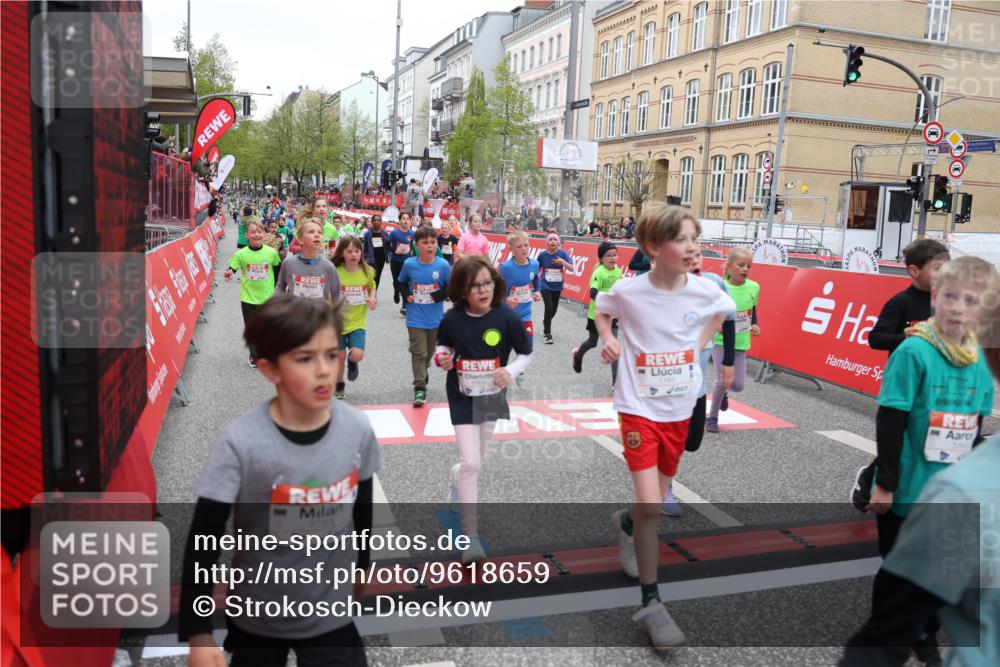 25.04.2026 - Das Zehntel Strokosch-Dieckow http://msf.ph/oto/9618659 25.04.2026 11:00:52 Ziel 5026, 5075, 5078, 5164, 5238, 5297, 5301, 5358, 5460, 5767, 5860, 6257, 6261, 6270, 6274, 6305, 6306, 6387, 6427, 6556, 6608, 6654, 6661, 6671, 6742, 7033, 7057, 7066, 7076, 7081, 7535, 7559, 7657, 7761, 7876 meine-sportfotos.de